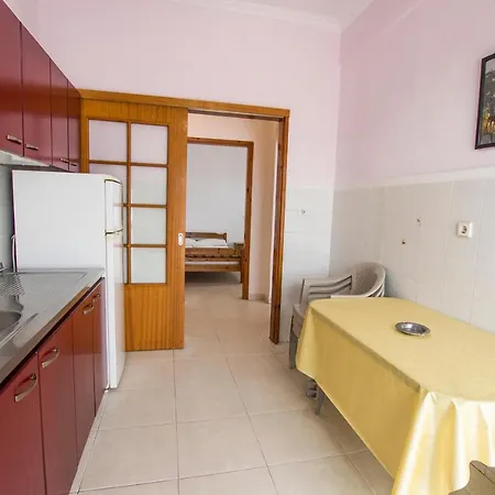 George Laz Apartment Nea Vrasna