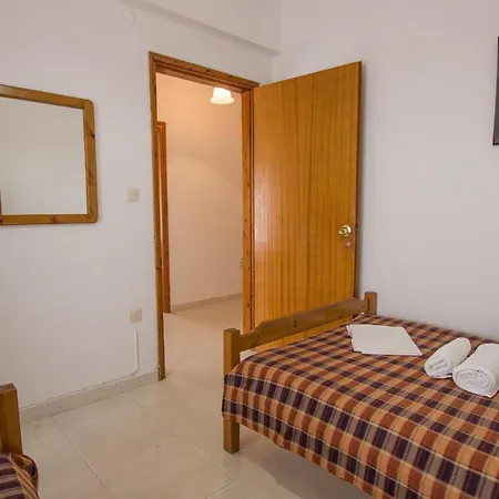 George Laz Apartment Nea Vrasna
