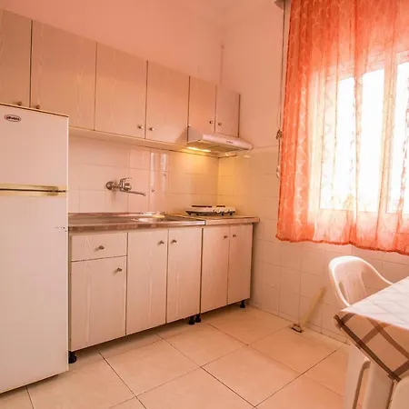 Apartment George Laz Nea Vrasna