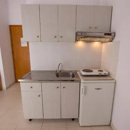 George Laz Apartment *