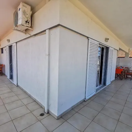 George Laz Apartment