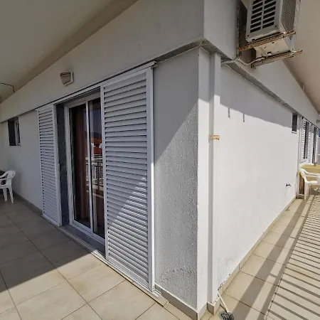 Apartment George Laz Nea Vrasna