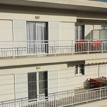 George Laz Apartment *