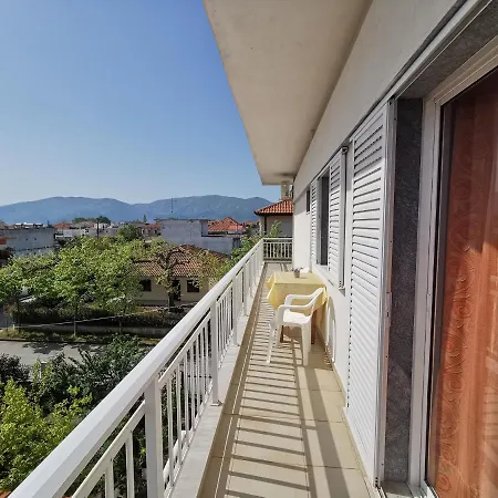 George Laz Apartment *