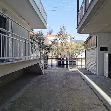 Apartment George Laz